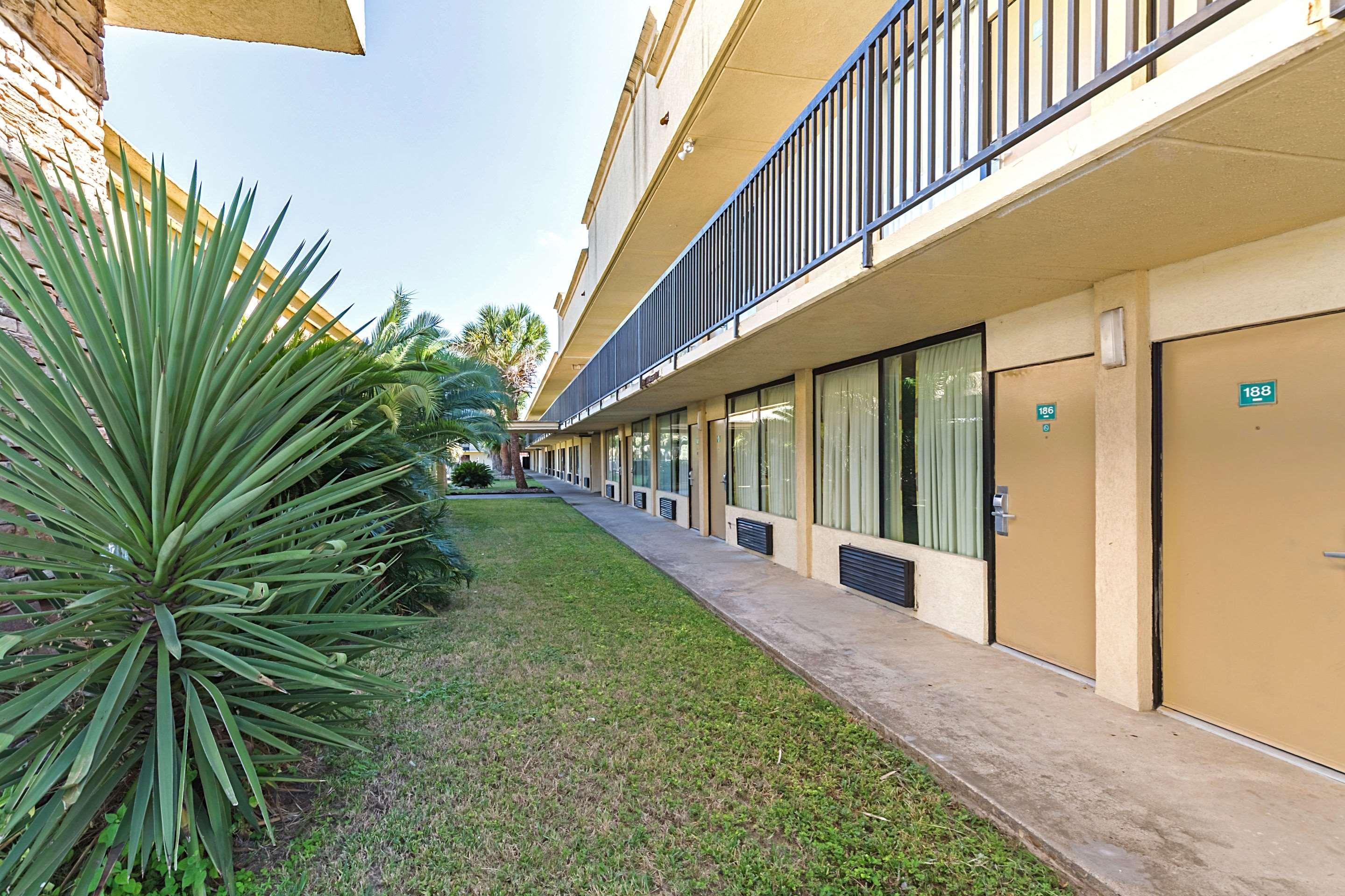 Econo Lodge Baytown Zewnętrze zdjęcie